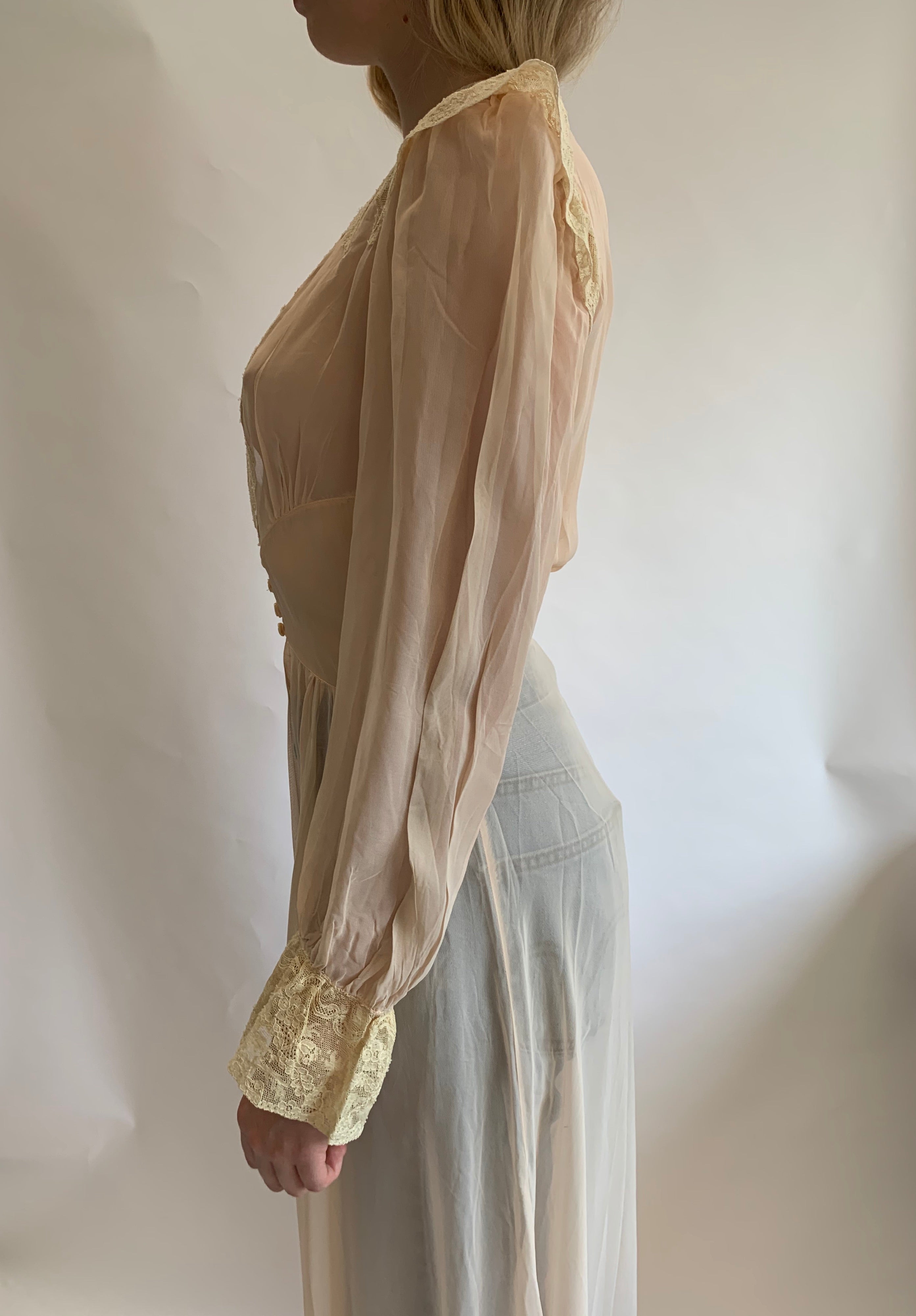 Pale Pink Chiffon Long Sleeve Robe with Cream Lace