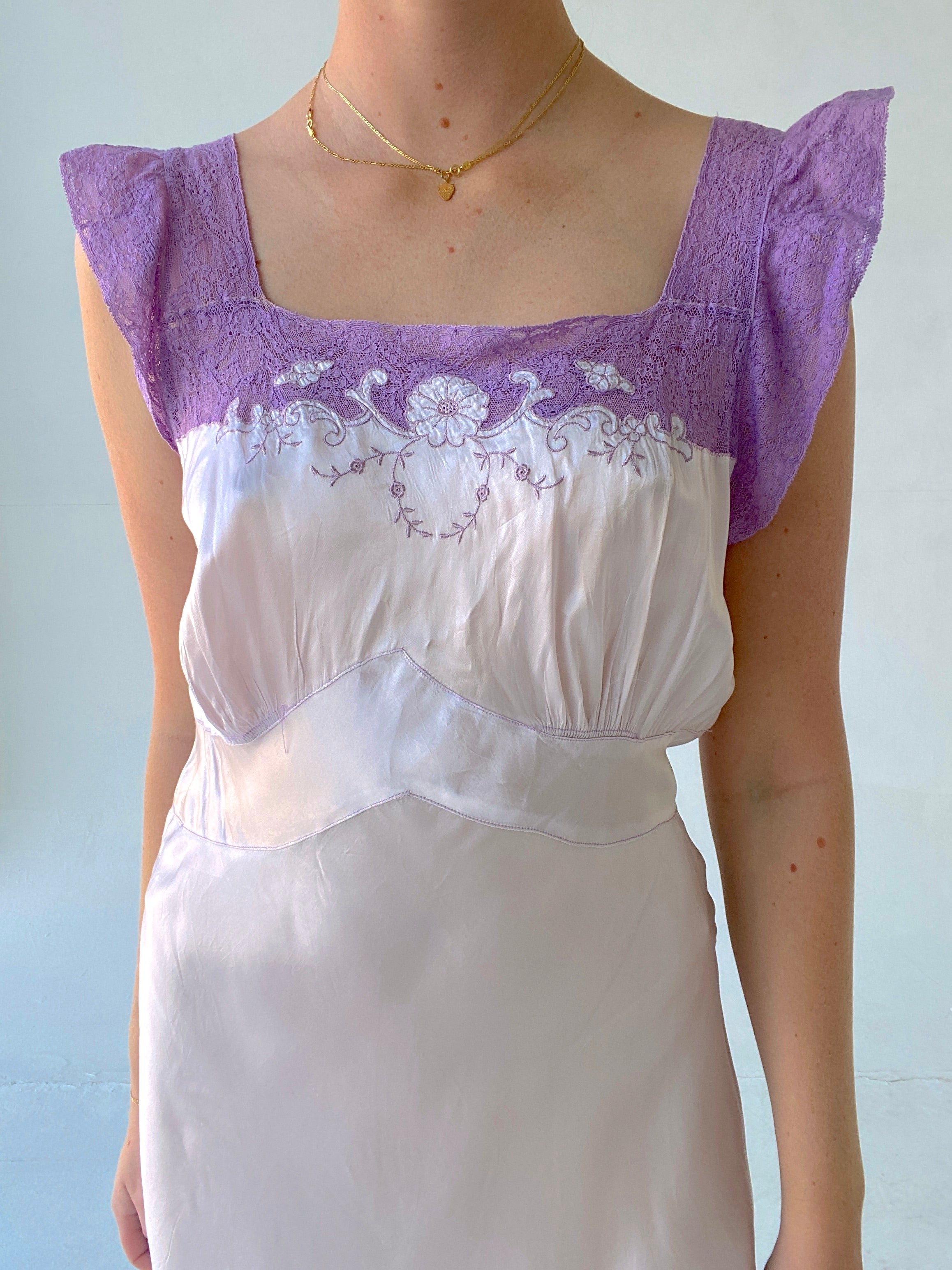 Hand Dyed Silver Saie Lilac with Lilac Lace Ruffle Sleeve