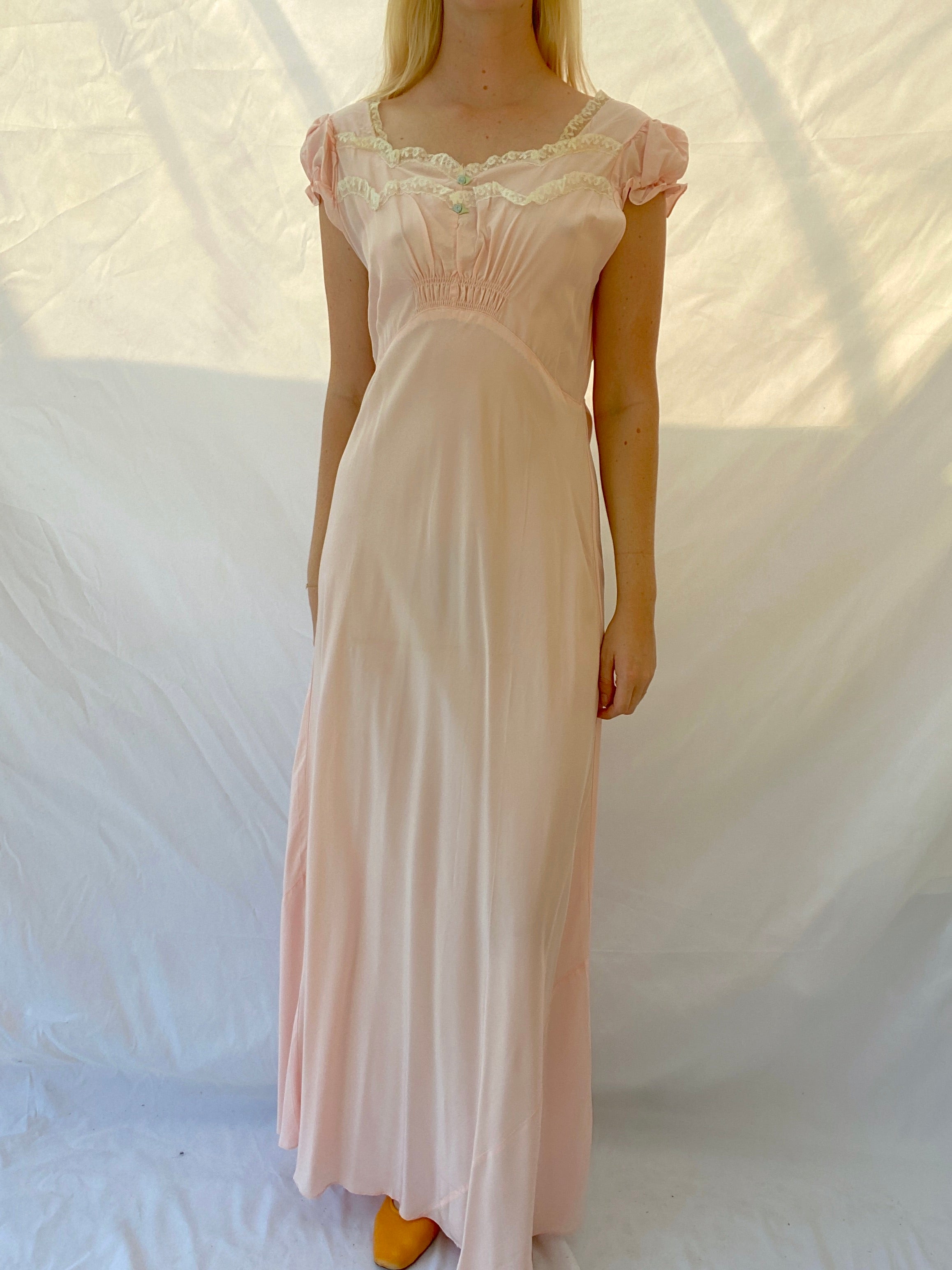 1940's Pink Slip with Sweetheart Neckline And Puffed Sleeves