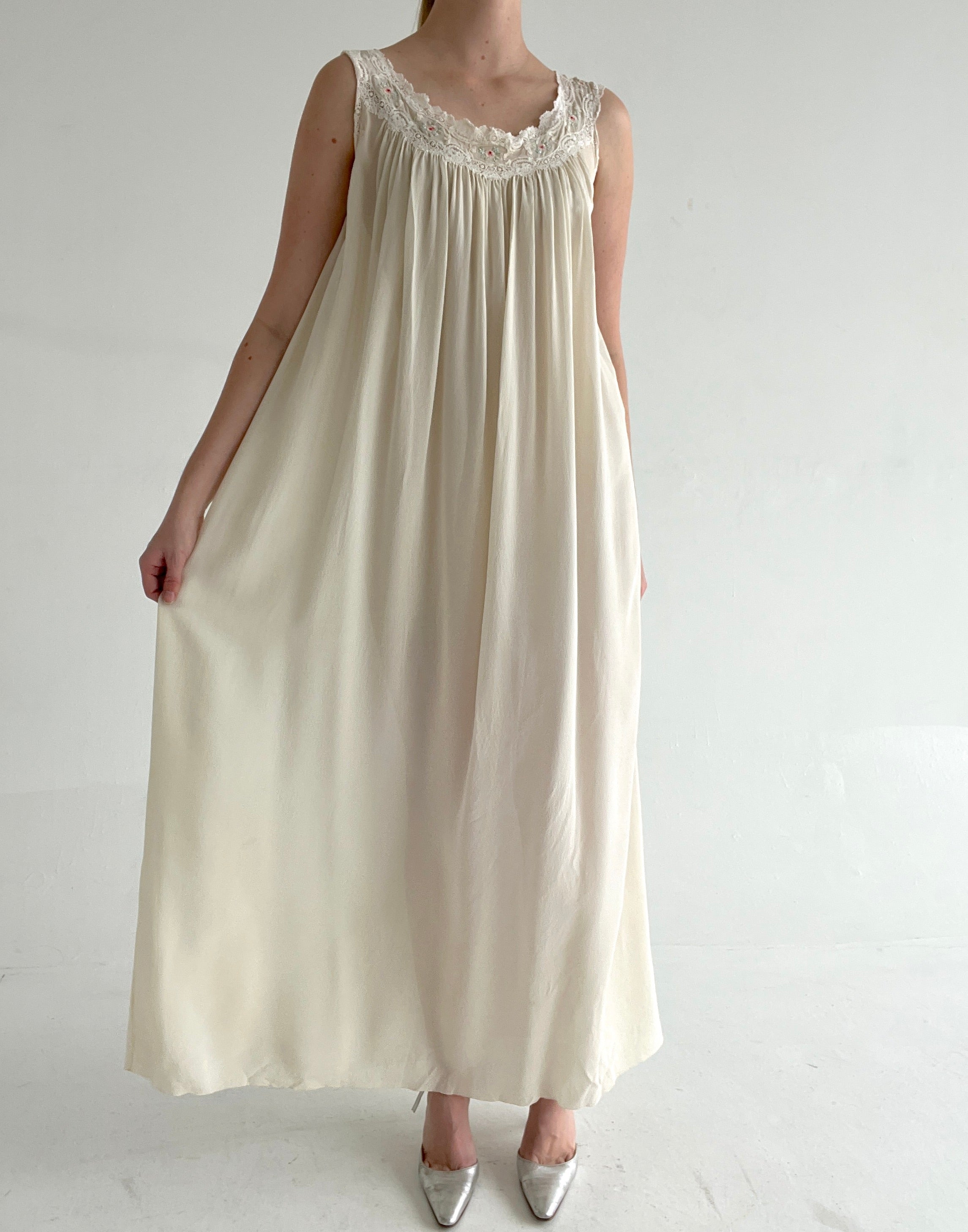 1930's Cream Silk Chiffon Dress with Rose Embroidery – Eveliina Vintage