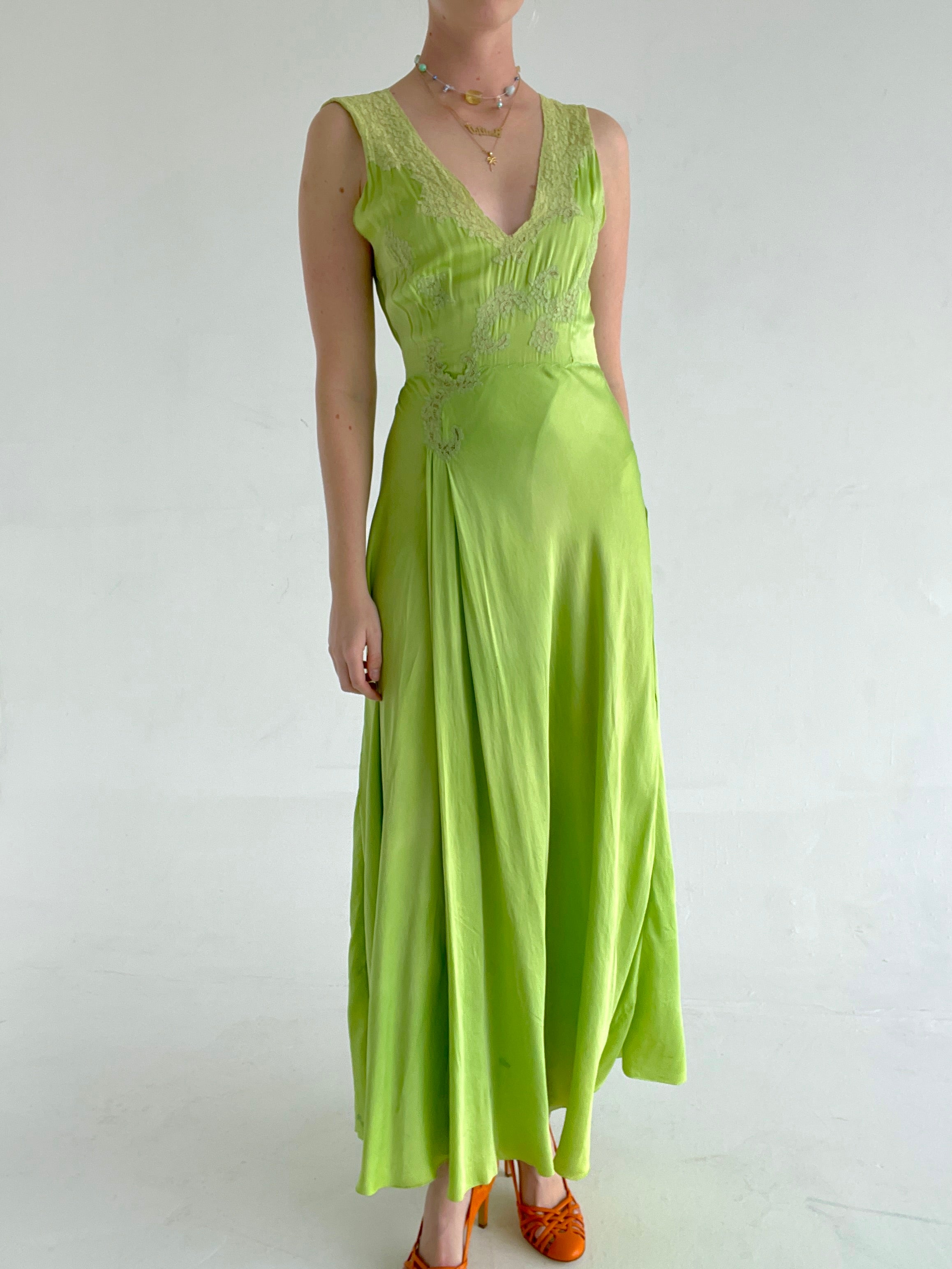 Hand Dyed Green Apple Silk Dress – Eveliina Vintage Hand Dyed Green Apple Silk Dress – Eveliina Vintage