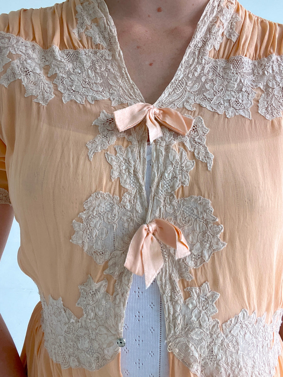 1930's Peach Silk Chiffon Puffed Sleeve Robe With Cream Lace – Eveliina ...