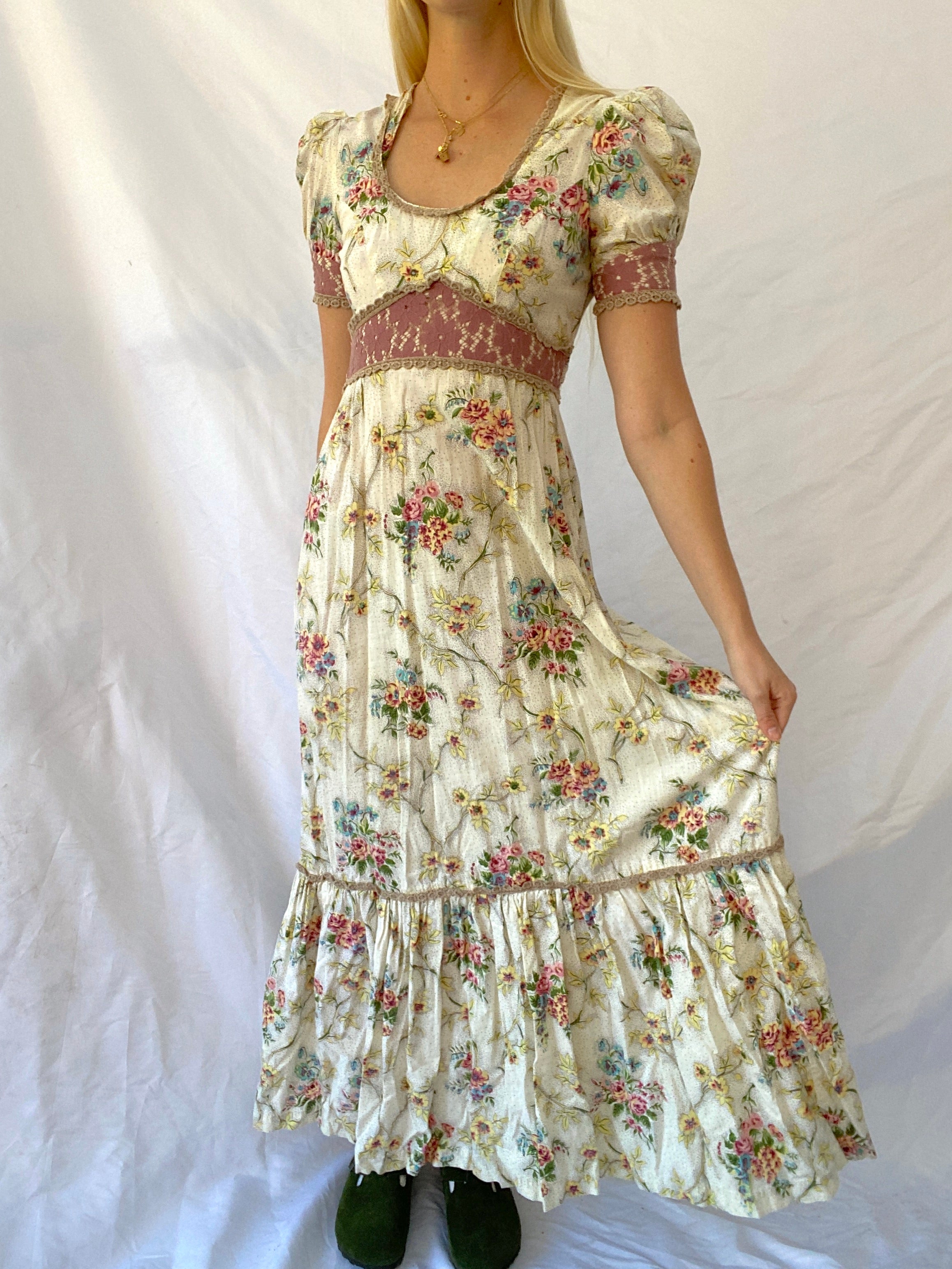 1970's Puffed Sleeve Floral Print Dress