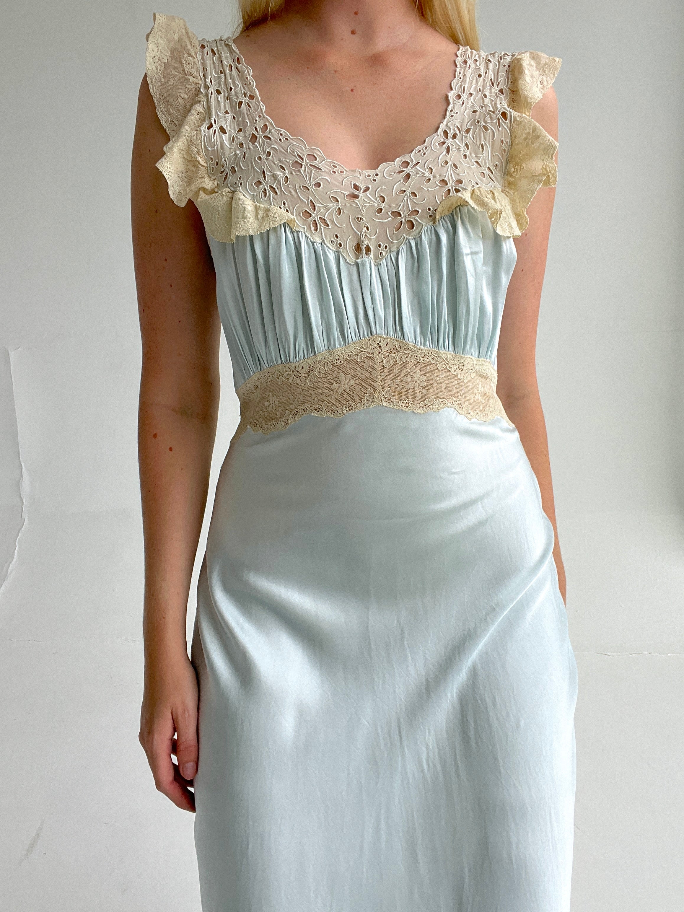 1930's Baby Blue Dress with Cream Lace Eveliina Vintage 1930's Baby Blue Dress with Cream Lace Eveliina Vintage
